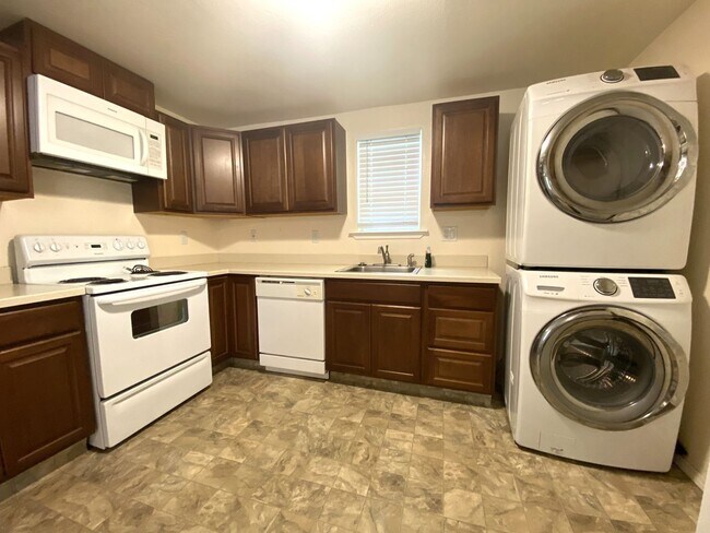 Building Photo - Studio Garage Apt in NW OKC YOUNGS ENGLEWO...