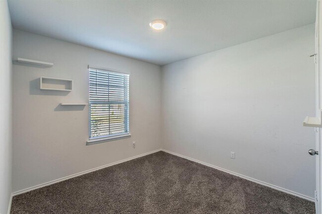 Building Photo - 237 Poplin Ln