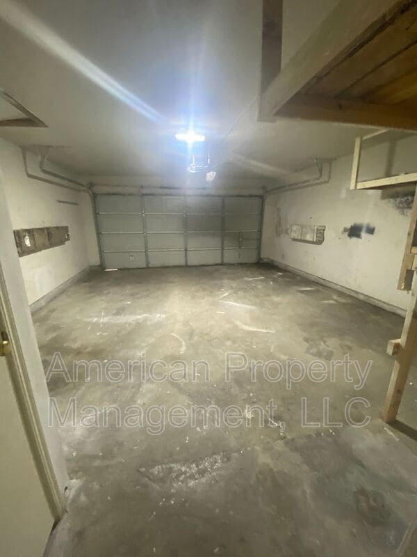 Building Photo - 6318 S Newport Ave