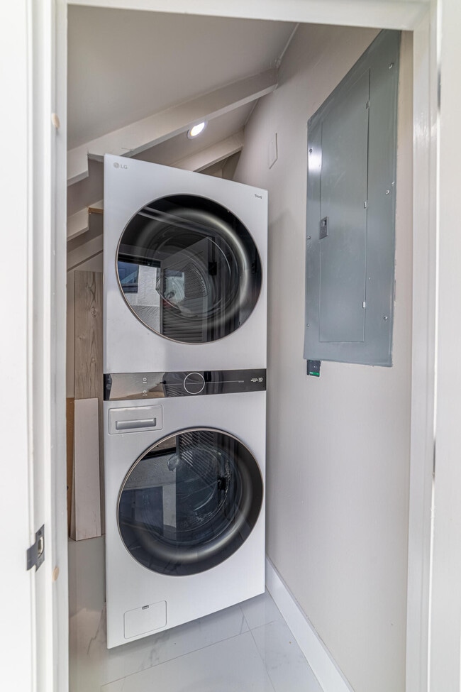 Building Photo - 3474 S Ocean Blvd