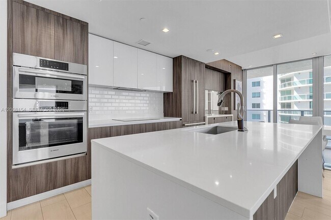 Building Photo - 488 NE 18th St