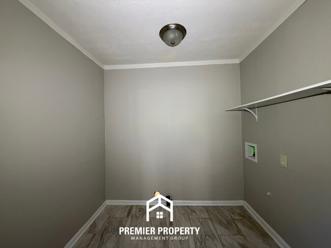 Building Photo - Spacious 3BR Memphis Home w/ Hardwood Floors, Open Kitchen & Fenced Yard