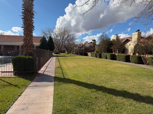 Building Photo - 545 S Valley View Dr