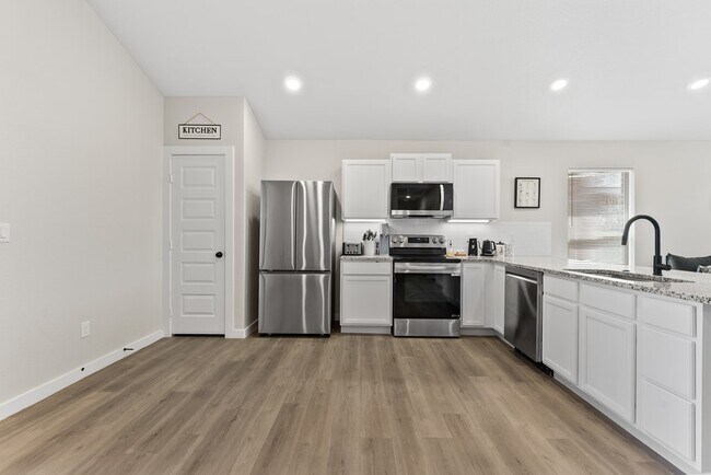 Building Photo - 401 Farmstead Ln