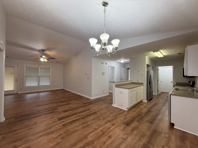 Building Photo - 513 Meadowland Ct