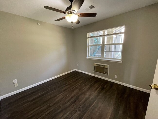 Building Photo - 2 bedroom 2 bath Apartment for Rent in Branson, Missouri -  Walk IN