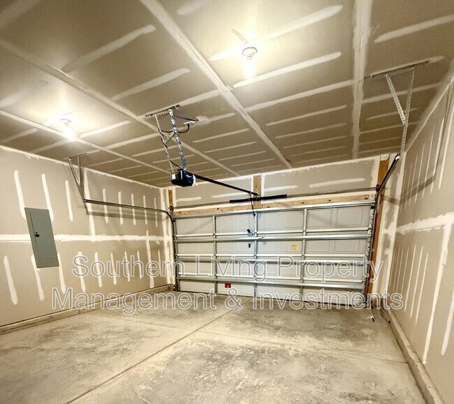 Building Photo - 12027 Zazu Wy