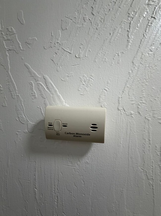 Building Photo - 14606 Riverside St