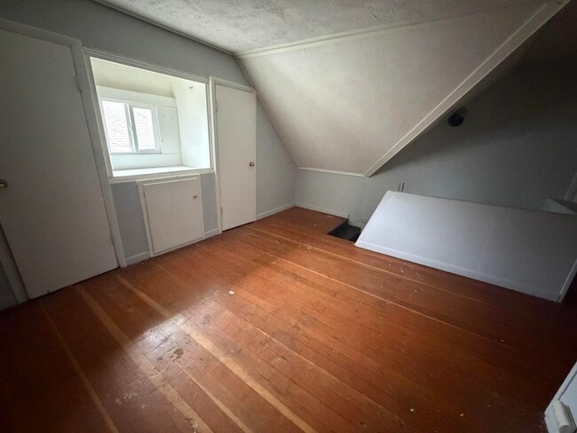 Building Photo - 115 Conron-E