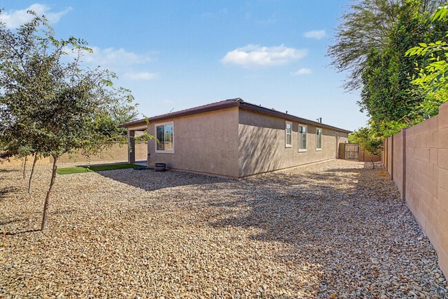 Building Photo - 17534 W Hadley St