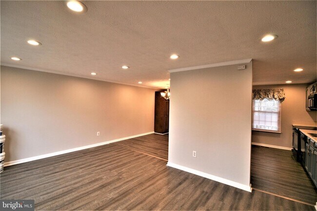 Building Photo - 507 Smoketree Ct