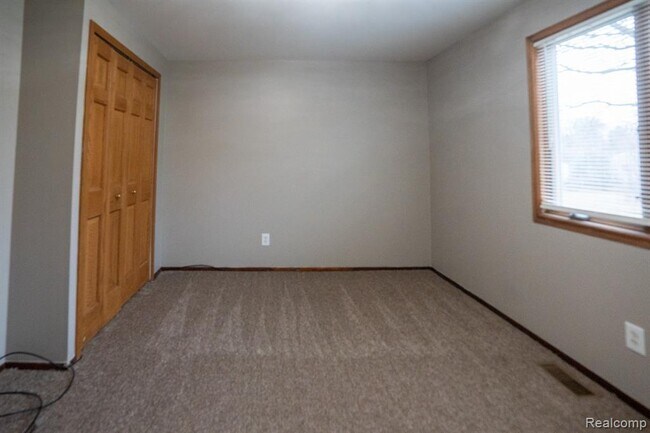 Building Photo - 1555 E South Blvd