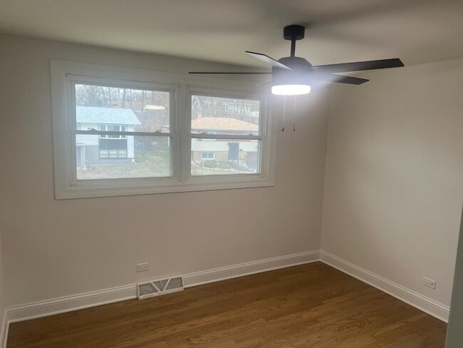 Building Photo - 8611 Lakewood Ave