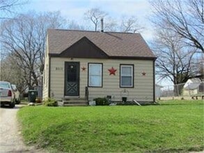 Building Photo - 2 bedroom, 1 bath house