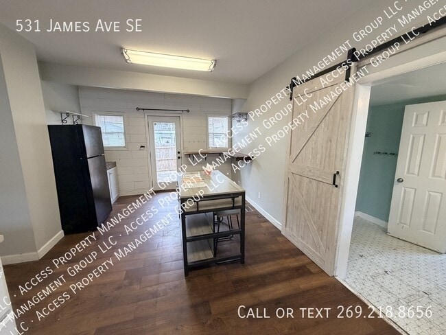 Building Photo - 531 James Ave SE