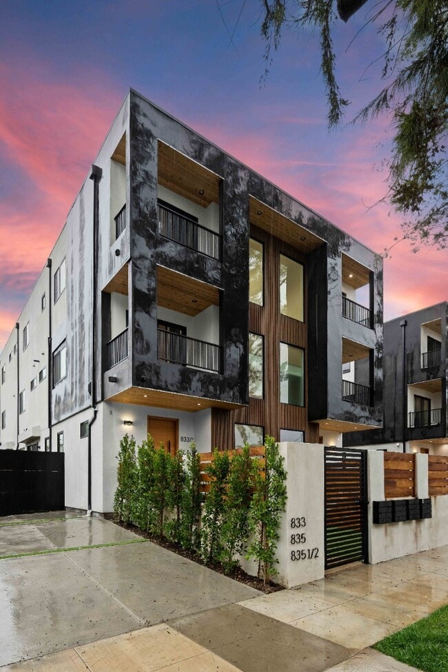 Building Photo - RECENTLY BUILT TOWNHOME | 4 BED 5 BATH | GARAGE