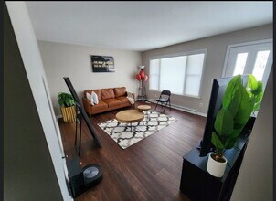 Building Photo - Spacious 3 Bedroom, 2.5 Bath Home Saginaw ...