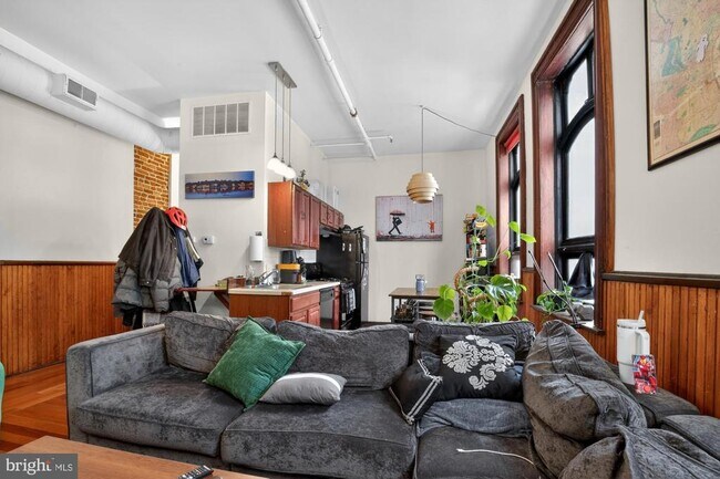 Building Photo - 35 S 13th St