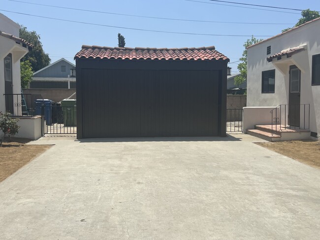 Garage - 2102 Laverna Ave