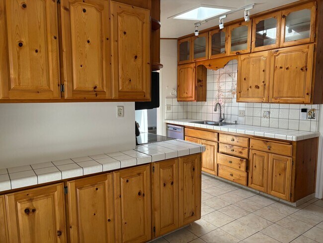 Building Photo - Beautiful 4 bedroom 2 bath home in Newark