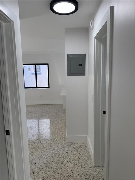 Building Photo - Modern Miami Home Near Downtown & Brickell