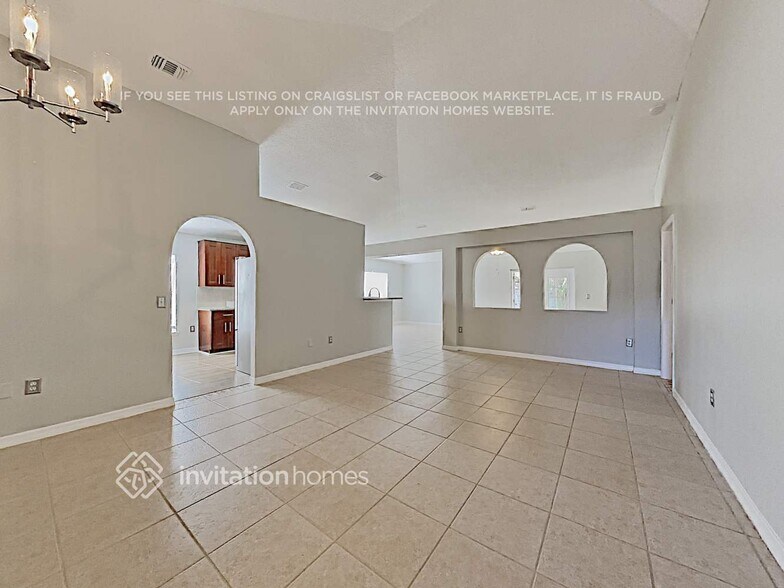 Building Photo - 1622 Hudderfield Cir W