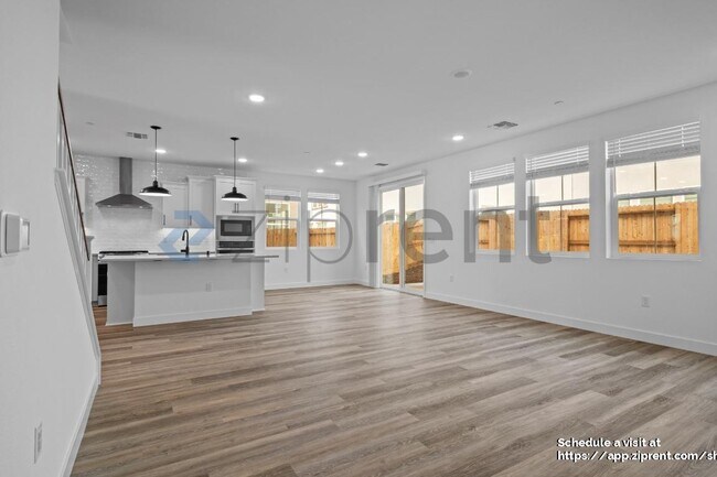 Building Photo - 365 Gold Coast Rd