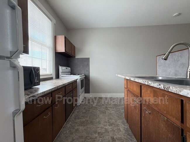 Building Photo - 2004 S 10th St