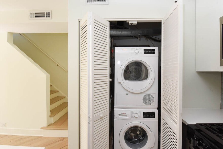 Building Photo - 843 W Grace St