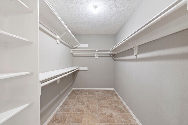 Building Photo - 1301 James St