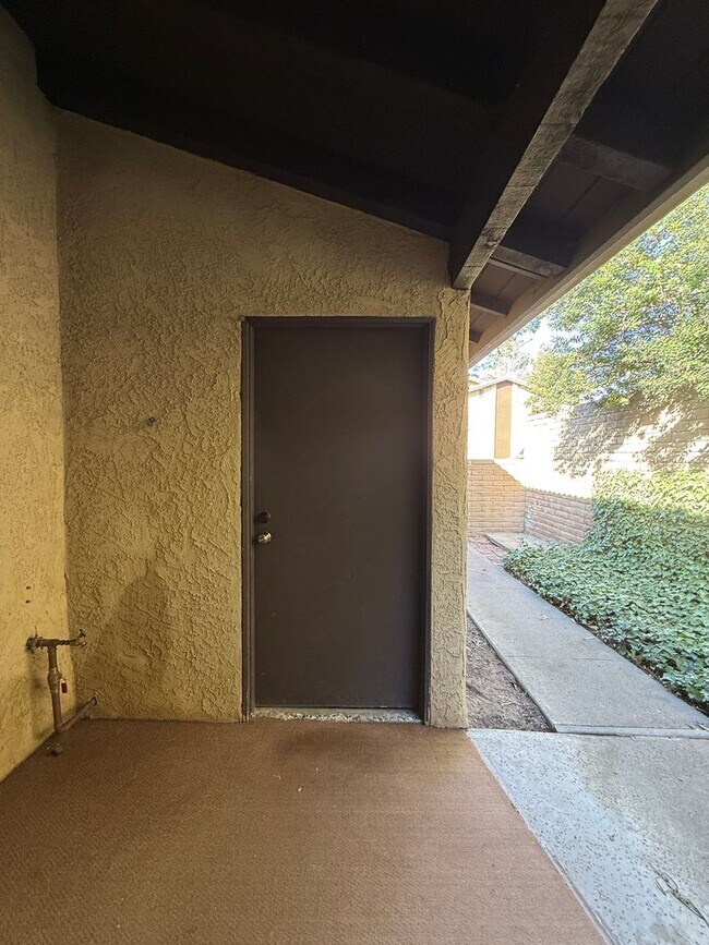 Building Photo - Orcutt Single Story Condo in The Gated Community of Creekridge Villas