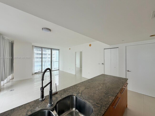 Building Photo - 495 Brickell Ave