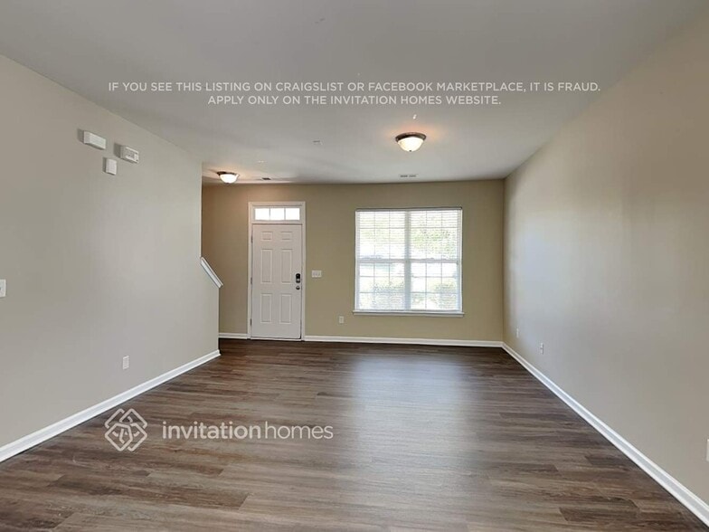 Building Photo - 3302 Streamside Dr