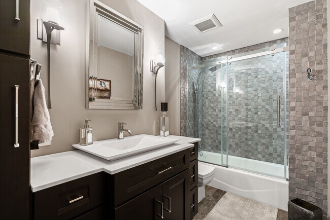 Building Photo - 1001 Marina Dr