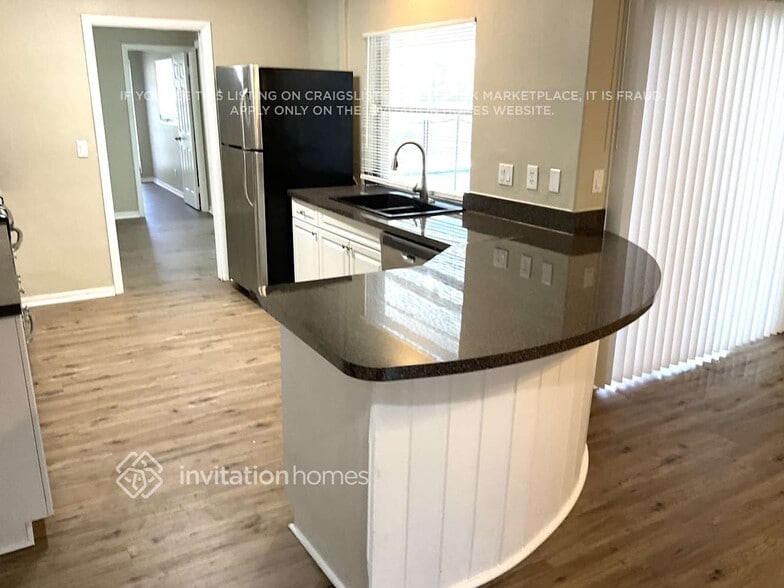 Building Photo - 2989 Kenilwick Dr S