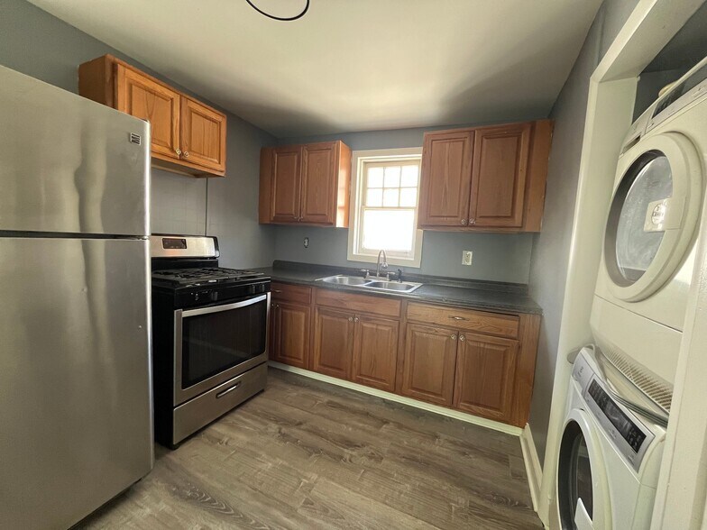 Building Photo - 683 State St