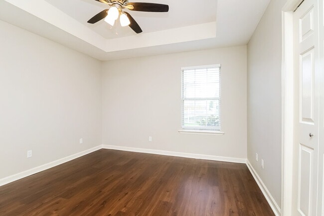 Building Photo - 617 Freedom Ct
