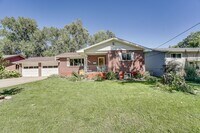 Building Photo - 4 bed, 2 bath Ranch Home near City Park W/ Finished Bsmt & Fenced Yard!