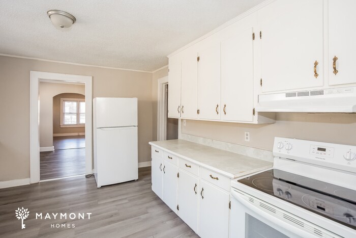 Building Photo - 523 Engleside St