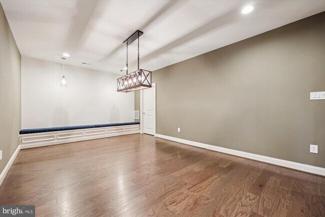 Building Photo - 448 Salk Cir