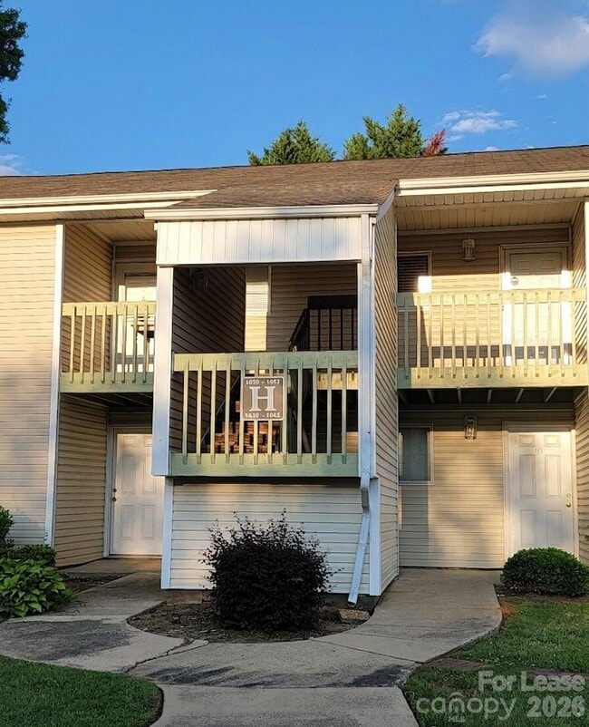 Building Photo - 1652 Eagles Pl