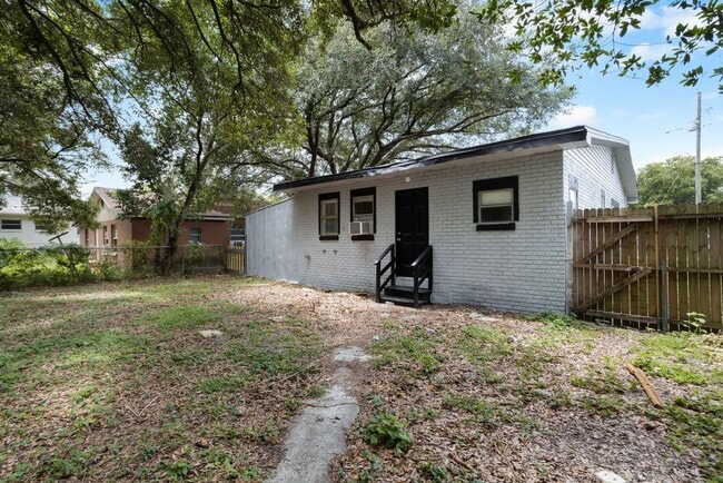 Building Photo - 3/2 NEWLY  ****MOVE IN READY**** Apply Tod...