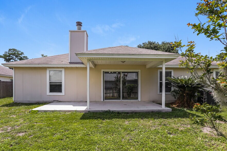 Building Photo - 14011 Crestwick Dr W