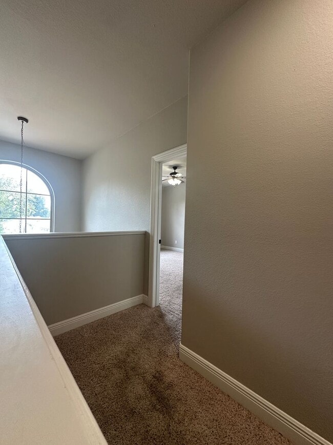 Building Photo - $2000 Move-In-Special