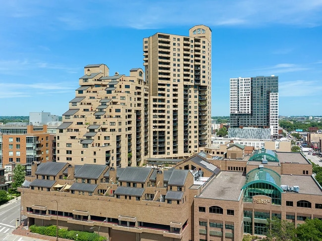 Building Photo - 20 NE 2nd St