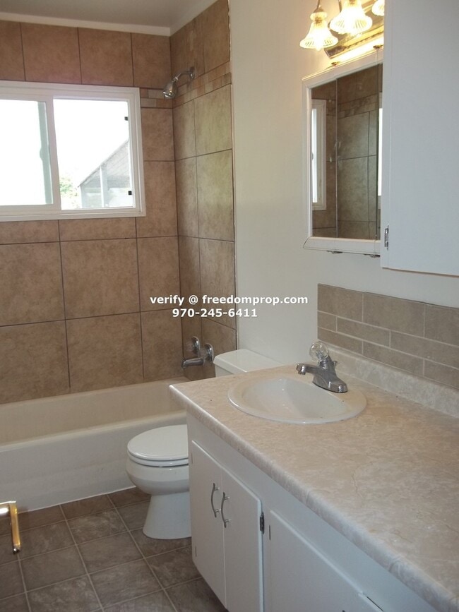 Building Photo - Larger House Near CMU - College Students Welcome - Watch Video Tour