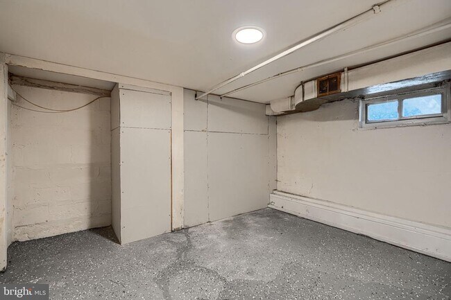 Building Photo - 7621 Cypress Ave