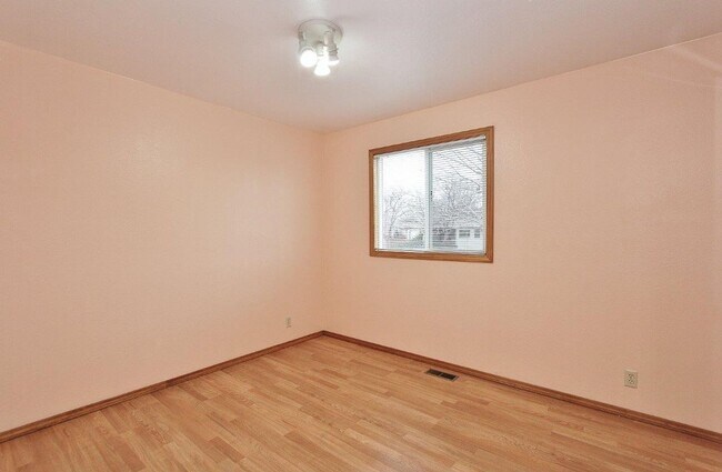 Building Photo - Fantastic Private Oasis in South East Boise!! 6 Month Lease!!