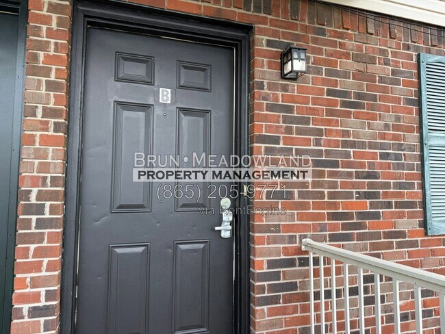 Building Photo - 1928 Meadowland Ln