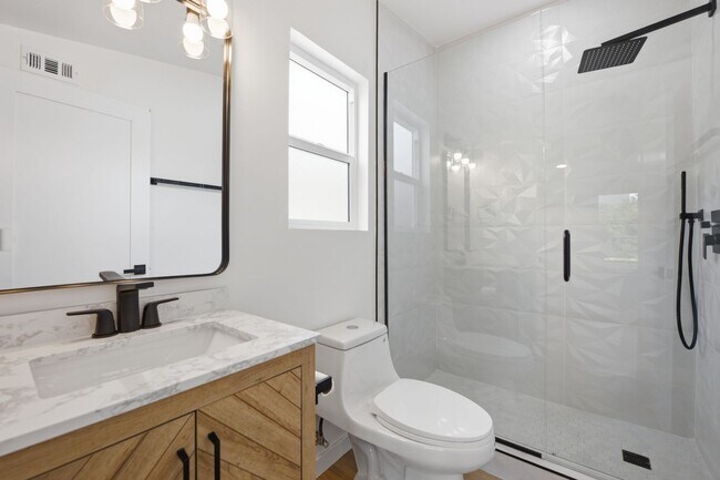 Building Photo - Brand new remodel!